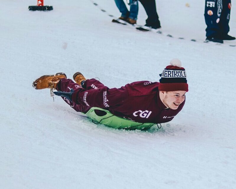 sledging e1735916996809 | GudauriBoom