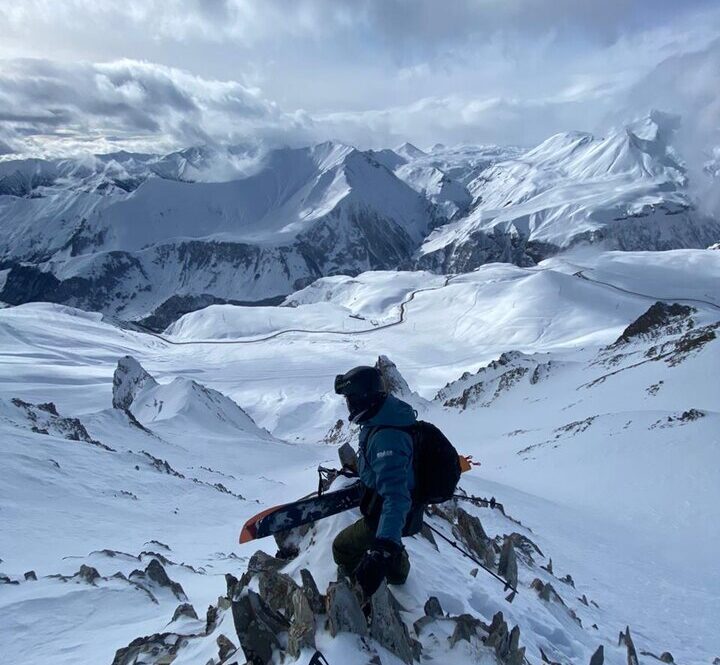 About us 10 splitboarding e1736601759121 | GudauriBoom